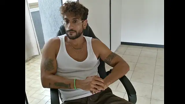 ItalianShadow Chat XXX in diretta