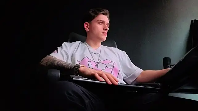 Онлайн чат XXX FelixStarkk