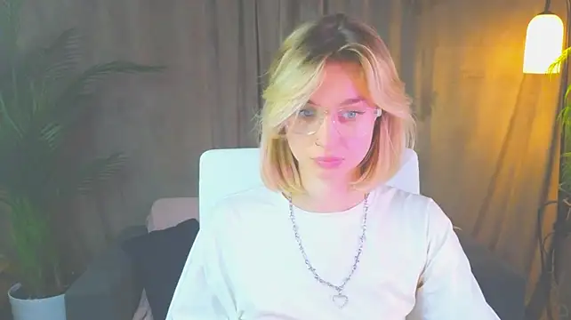 Chat XXX ao vivo de NoraMoreau