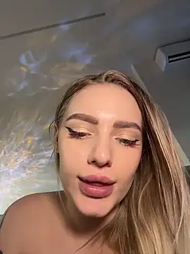 HugeBoobsAlice's Live XXX Chat