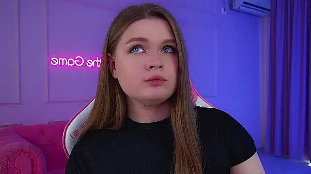 CrystalLyons' Live XXX Chat
