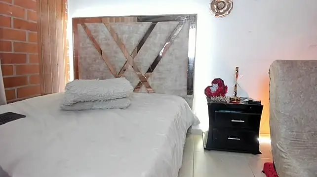 Chat XXX en directo de AGATHAA_WHITE