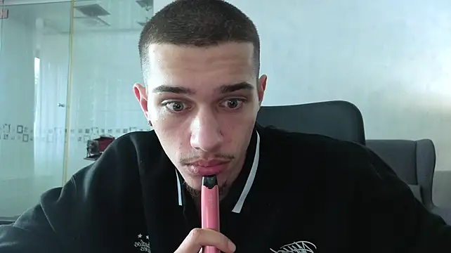 Chatroom XXX en direct de KaydenDrew