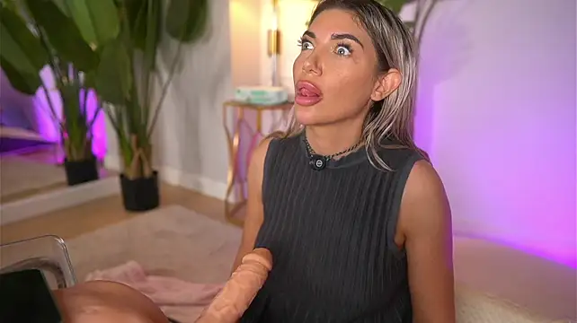 SnowyElsaa Live XXX-Chat