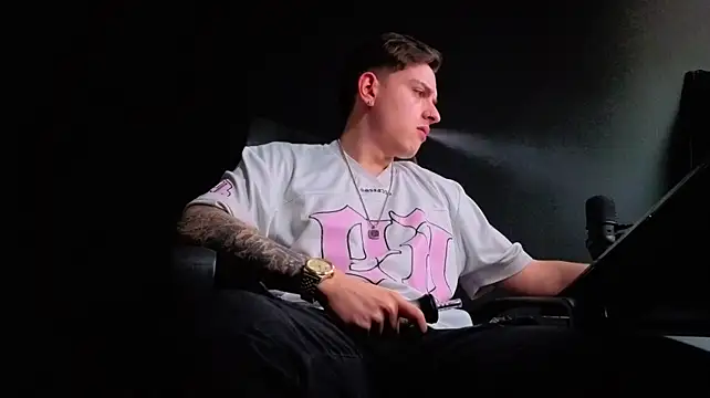 FelixStarkk XXX чат на живо