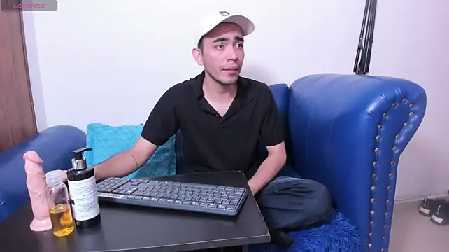 Онлайн чат XXX StrongGaze