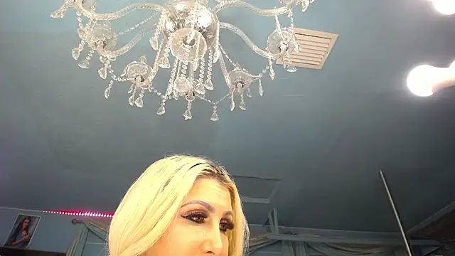 แชท XXX สดของ ADRIANNA_FOX