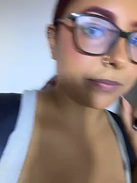 Chat +18 de Cherry_rousse ao vivo