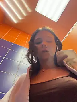 Ttixmila Chat XXX live