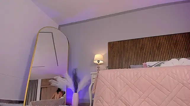 tatikiss_'s Live XXX Chat