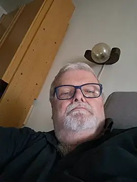 XXX chat uživo modela petvarad