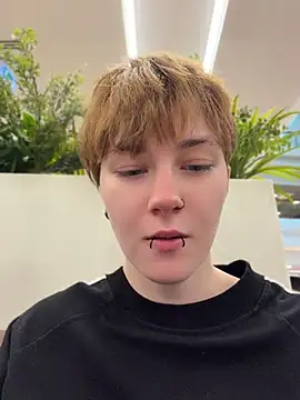 צ'אט XXX בשידור חי של IceMur