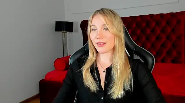 Chat +18 de ElaraVoltage ao vivo
