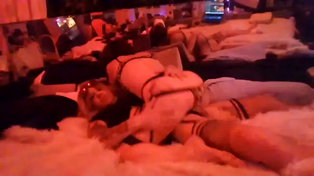 MissleAnusMike's Live XXX Chat