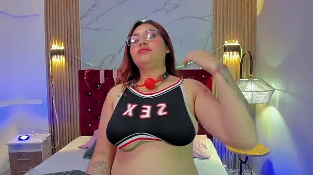 แชท XXX สดของ Alessia-Valmont