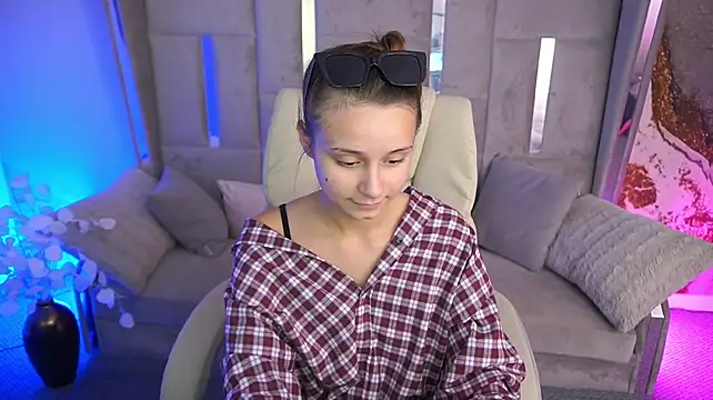 TinyNatalie Adlı Modelin Canlı XXX Sohbeti