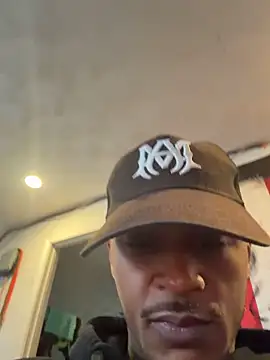 צ'אט XXX בשידור חי של rayyymack