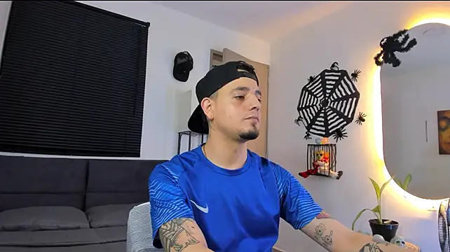 Chat +18 de alejandro_calderon1 ao vivo