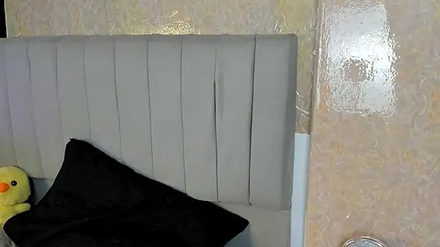Chat +18 de Julieth_Caandy ao vivo