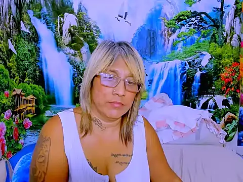 Chat +18 de indianroxy ao vivo