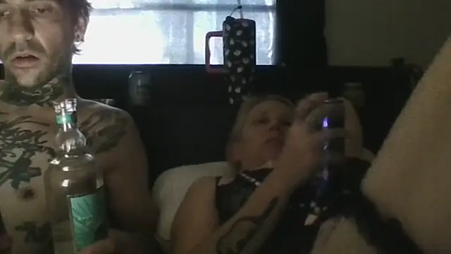 2-BLUNT-CUNTS' Live XXX Chat