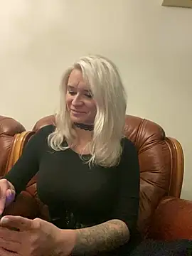 Chat +18 de Moonflower_lily ao vivo