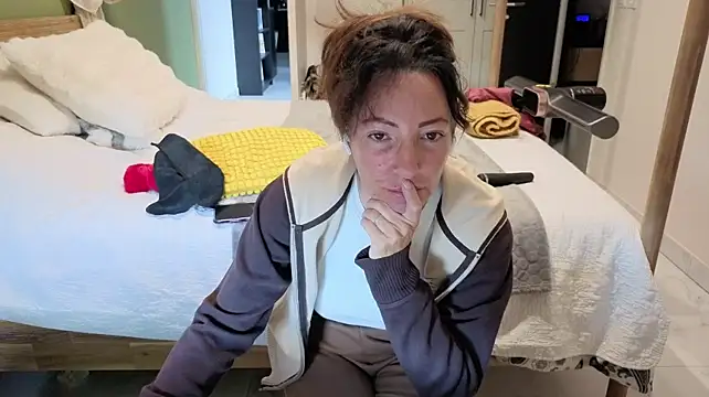 Chat +18 de claraxloveuse ao vivo