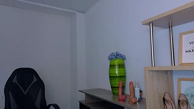EmmiShery live XXX chat