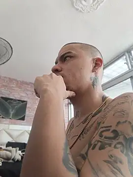 AlphaMasterXxx's Live XXX Chat