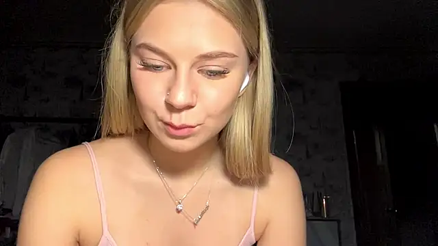 Chat +18 de HoneysPiee ao vivo