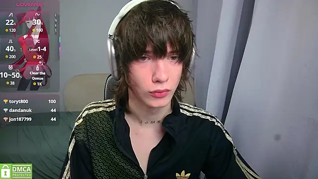 LeonBoykisser Chat XXX in diretta