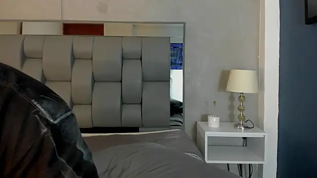 Chat +18 de Charlie___Musk ao vivo