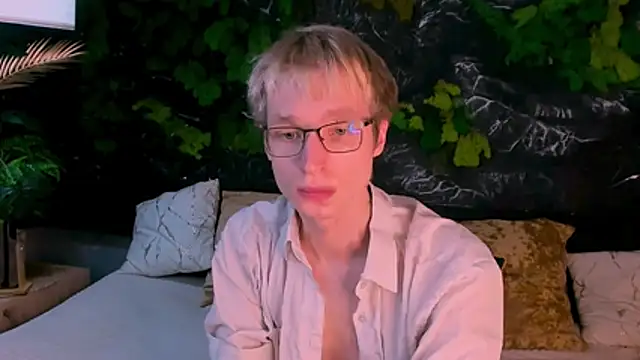 ADRIAN_LUKS' Live XXX Chat