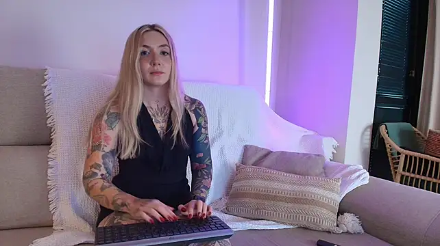 tattoobbgirl Chat XXX in diretta