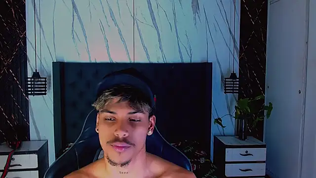 XXX chat uživo modela Angel_foxc13