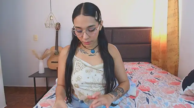 AuroraNoir_'s Live XXX Chat