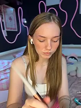 Chat +18 de MilaMoone ao vivo