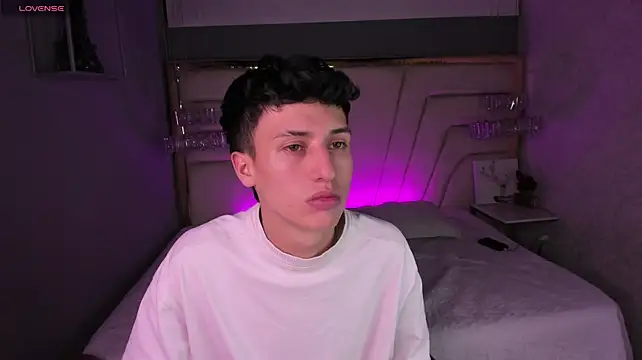 Thom_ameesn Live XXX chat