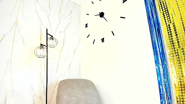 Chat +18 de ViolettaNaughty ao vivo