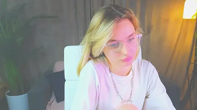 צ'אט XXX בשידור חי של NoraMoreau