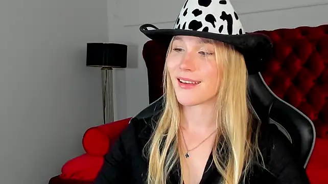 ElaraVoltage Chat XXX live