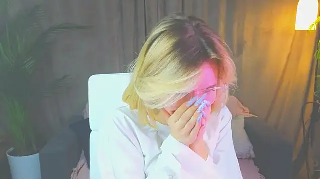 NoraMoreau Chat XXX live
