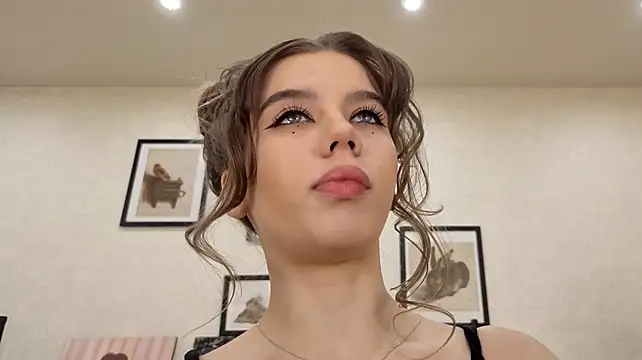 dolly_ll Chat XXX in diretta