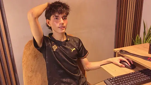christopher_robin4 Adlı Modelin Canlı XXX Sohbeti