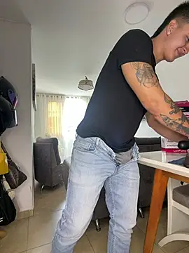 Christopher_strongg: απευθείας συνομιλία ΧΧΧ