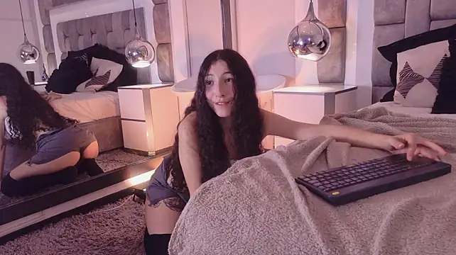 MaddieCrown Live XXX chat