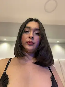 MiahWindsor Adlı Modelin Canlı XXX Sohbeti