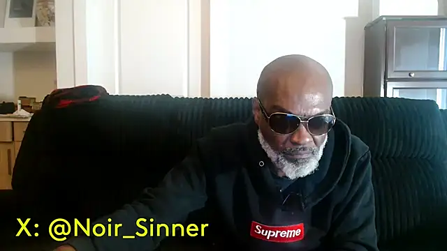 sinnernoir: διαδικτυακό σόου στην κάμερα