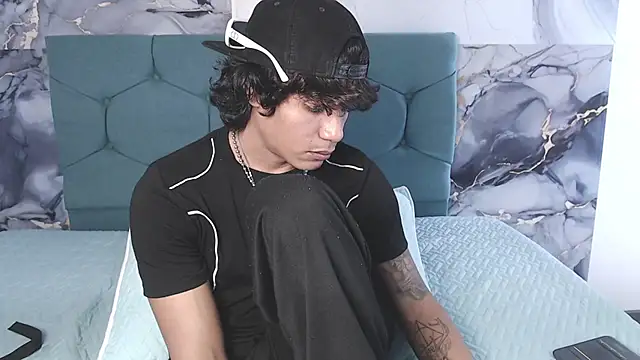 צ'אט XXX בשידור חי של MaximilianRoth
