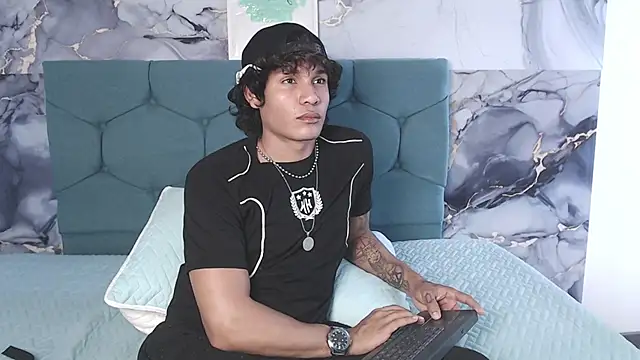 MaximilianRoth Live XXX-Chat